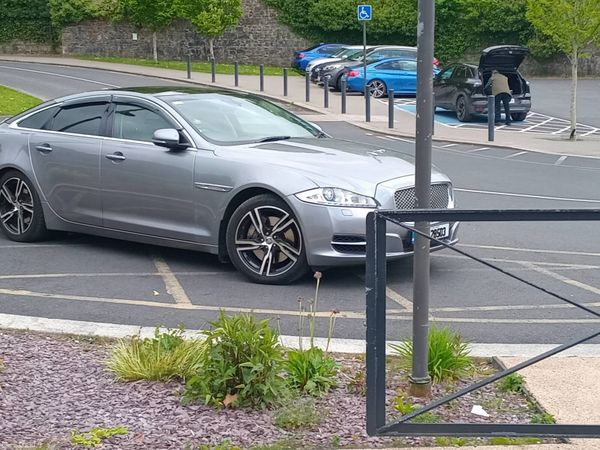 Jaguar XJ Saloon, Diesel, 2011, Grey