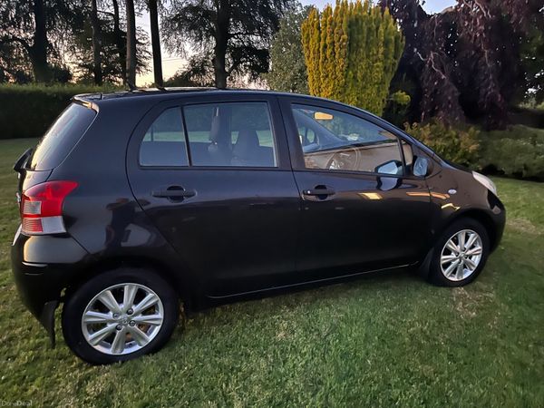 Toyota Yaris Hatchback, Petrol, 2011, Black