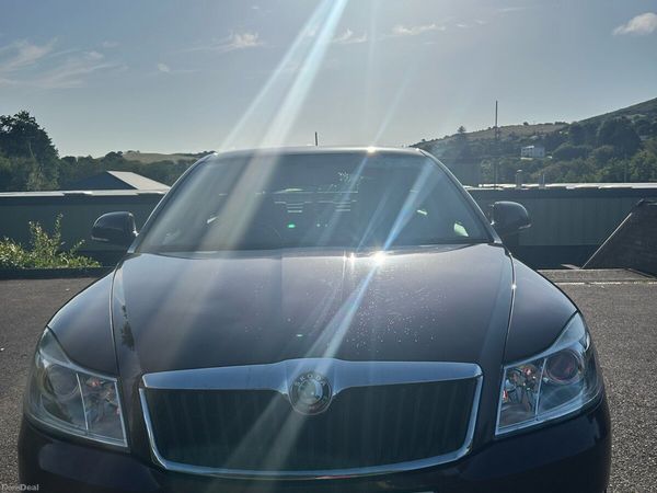 Skoda Octavia Saloon, Diesel, 2012, Red