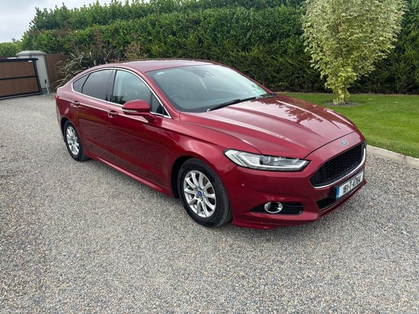 Ford Mondeo Hatchback, Diesel, 2016, Red