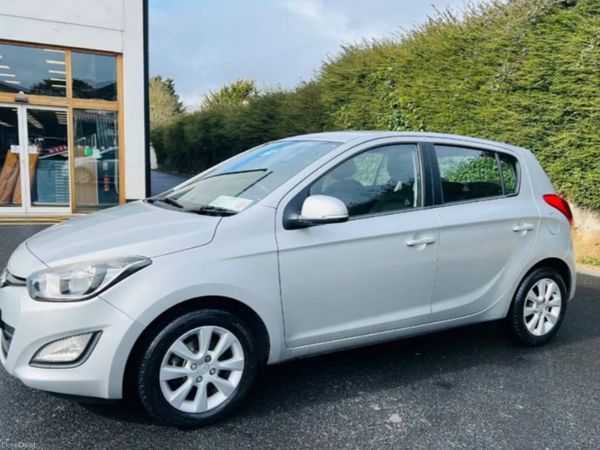 Hyundai i20 Hatchback, Petrol, 2012, Silver