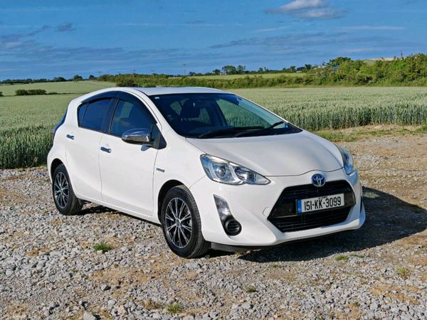Toyota Aqua Hatchback, Petrol Hybrid, 2015, White