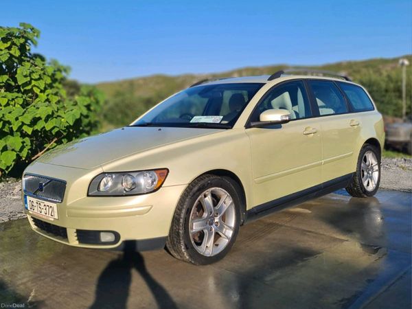 Volvo V50 Estate, Petrol, 2006, Green