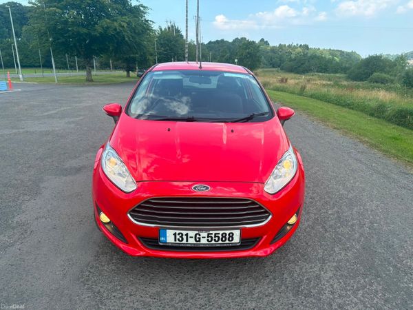 Ford Fiesta Hatchback, Petrol, 2013, Red