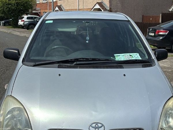 Toyota Yaris Hatchback, Petrol, 2004, Silver