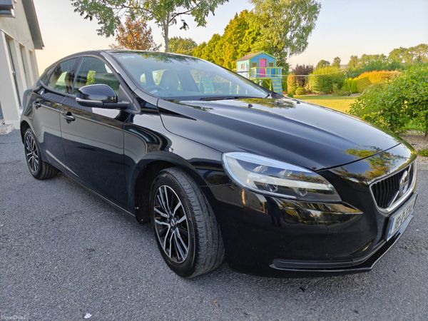 Volvo V40 Hatchback, Diesel, 2018, Black