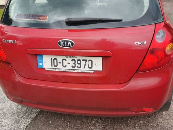 Kia Ceed Hatchback, Diesel, 2010, Red