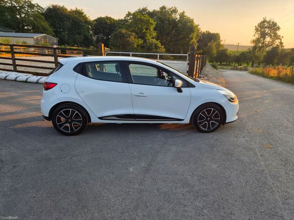 Renault Clio Hatchback, Diesel, 2015, White