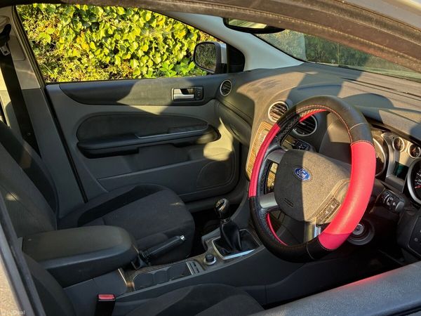 Ford Focus Saloon, Diesel, 2009, Gold
