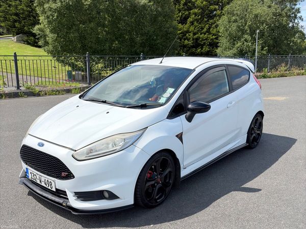 Ford Fiesta Hatchback, Petrol, 2013, White