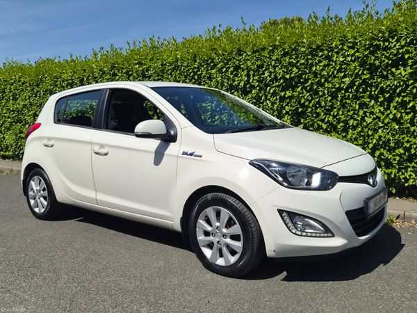 Hyundai i20 Hatchback, Petrol, 2014, White