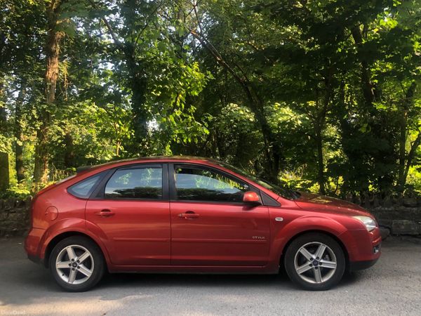 Ford Focus Hatchback, Petrol, 2008, Red