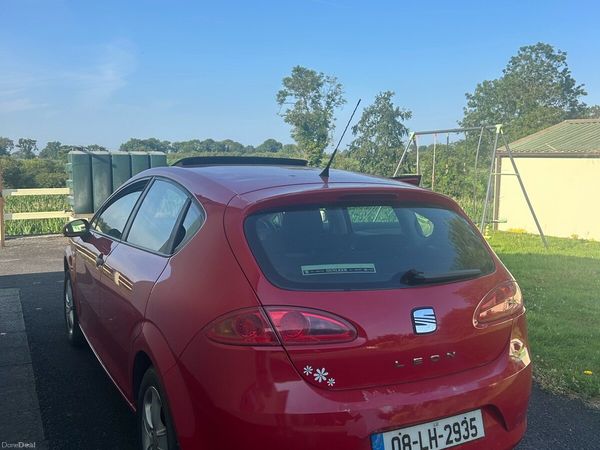 SEAT Leon Hatchback, Petrol, 2008, Red