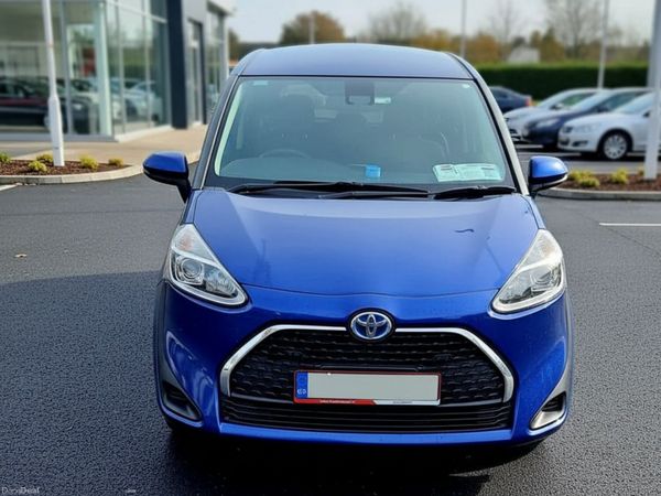 Toyota Sienta MPV, Petrol Hybrid, 2021, Blue