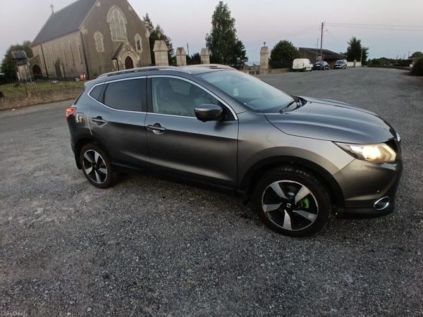 Nissan Qashqai Hatchback, Diesel, 2016, Grey