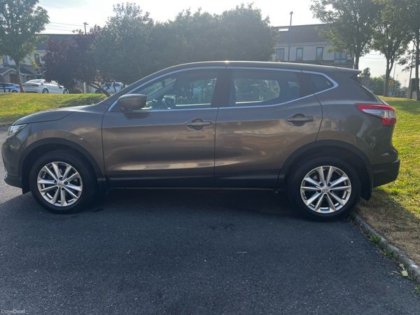 Nissan Qashqai Hatchback, Diesel, 2015, Brown