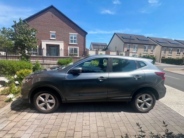 Nissan Qashqai SUV, Diesel, 2017, Grey