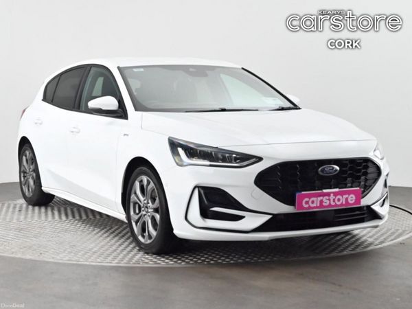 Ford Focus Hatchback, Petrol, 2022, White