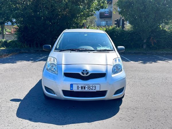 Toyota Yaris Hatchback, Petrol, 2011, Silver
