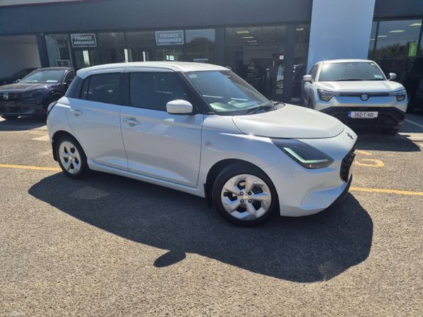 Suzuki Swift Hatchback, Petrol Hybrid, 2024, White