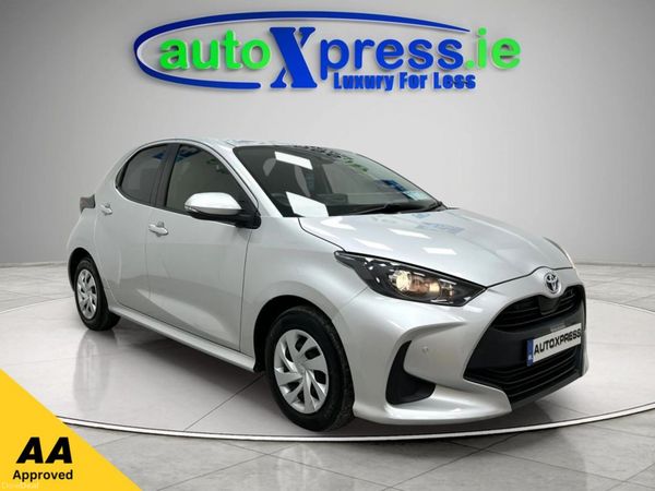 Toyota Yaris Hatchback, Petrol Hybrid, 2022, Silver