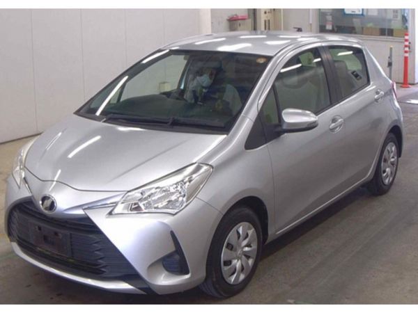 Toyota Vitz Hatchback, Petrol, 2017, Silver
