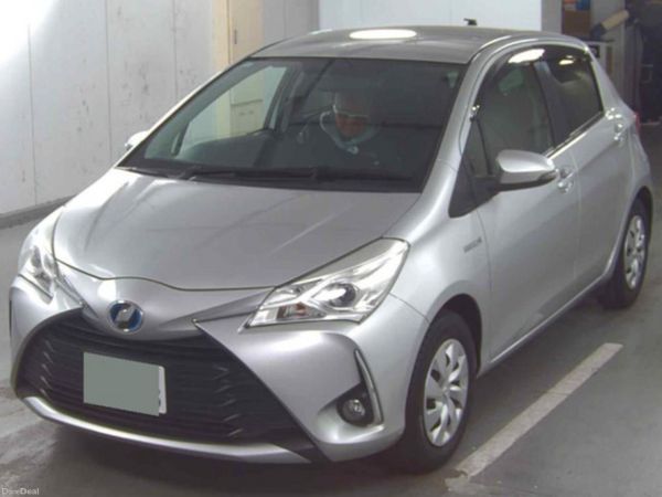 Toyota Vitz Hatchback, Petrol Hybrid, 2017, Silver