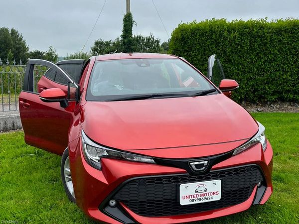 Toyota Corolla Hatchback, Petrol, 2018, Red