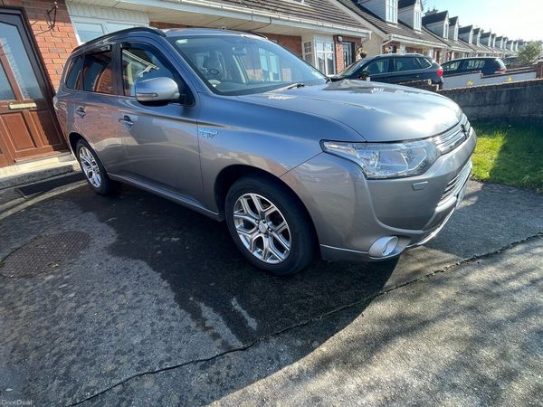 Mitsubishi Outlander SUV, Petrol Plug-in Hybrid, 2014, Grey