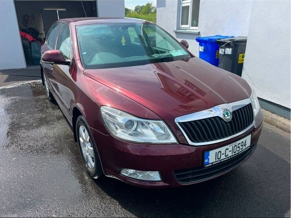 Skoda Octavia Hatchback, Diesel, 2010, Red