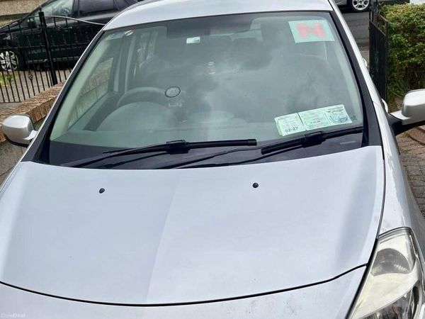 Renault Clio Hatchback, Petrol, 2013, Silver