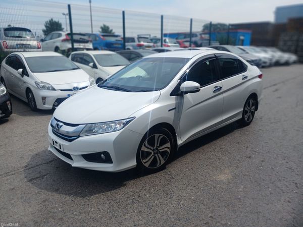 Honda Grace Saloon, Petrol Hybrid, 2015, White