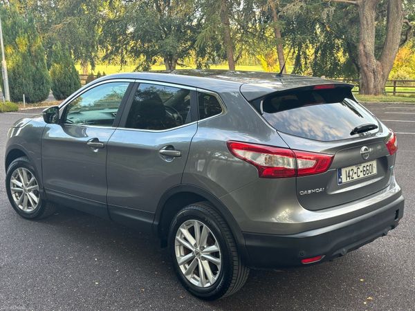 Nissan Qashqai Hatchback, Diesel, 2014, Grey