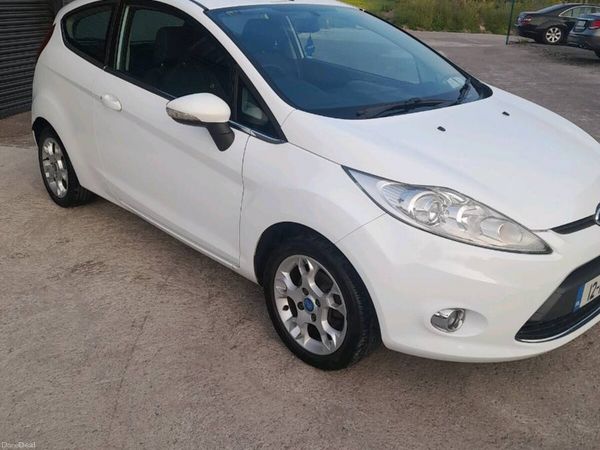 Ford Fiesta Hatchback, Petrol, 2012, White