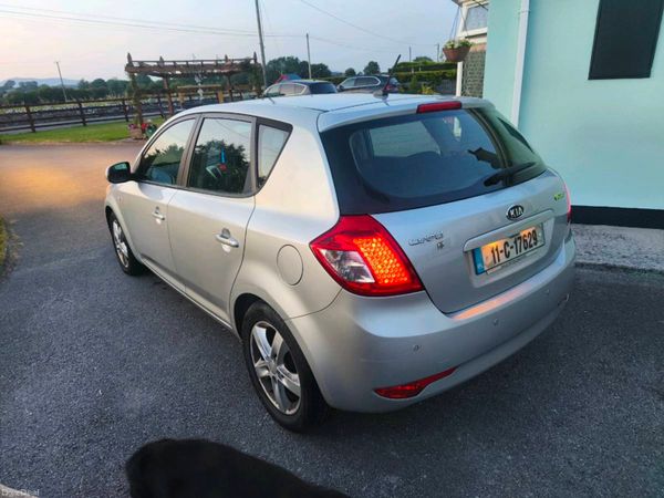 Kia Ceed Hatchback, Diesel, 2011, Silver