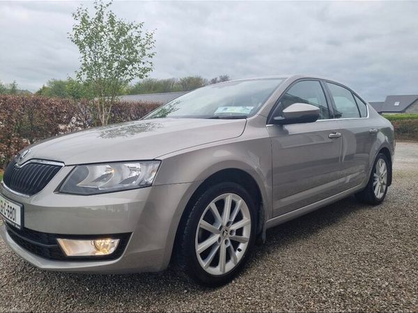 Skoda Octavia Saloon, Diesel, 2016, Beige