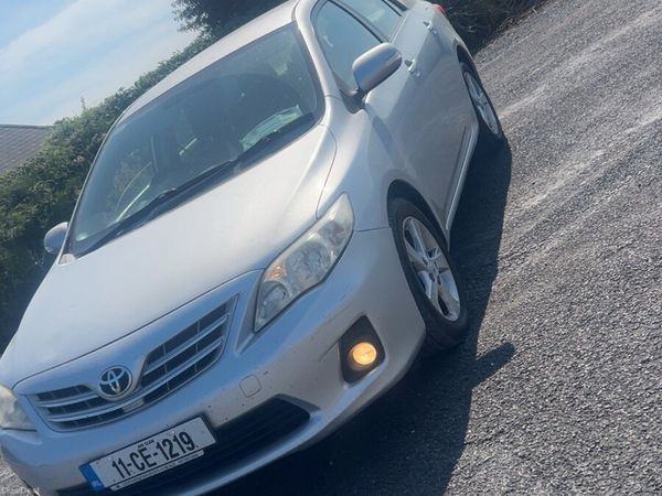 Toyota Corolla Saloon, Diesel, 2011, Silver
