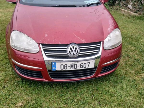 Volkswagen Jetta Saloon, Petrol, 2008, Red