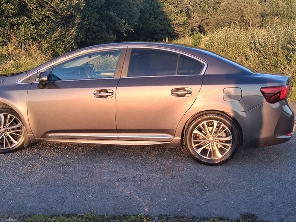 Toyota Avensis Saloon, Diesel, 2015, Grey