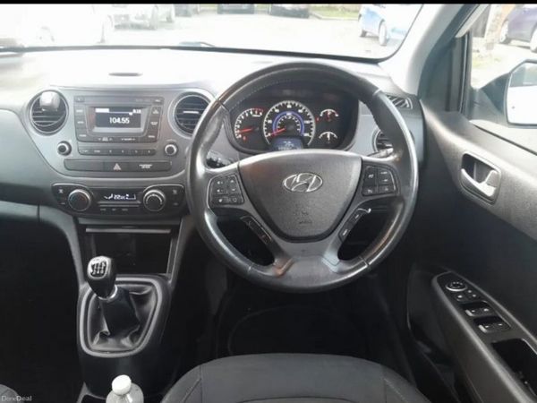 Hyundai i10 Hatchback, Petrol, 2017, White