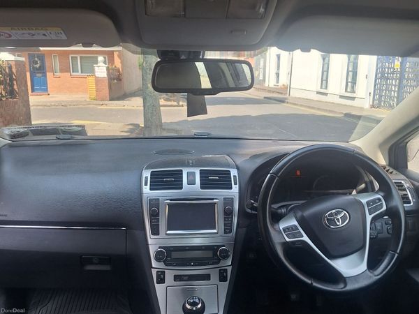 Toyota Avensis Saloon, Diesel, 2013, Red