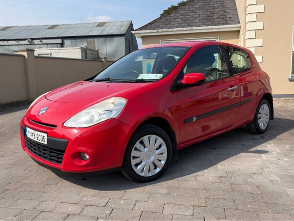 Renault Clio Hatchback, Ethanol Petrol, 2011, Red