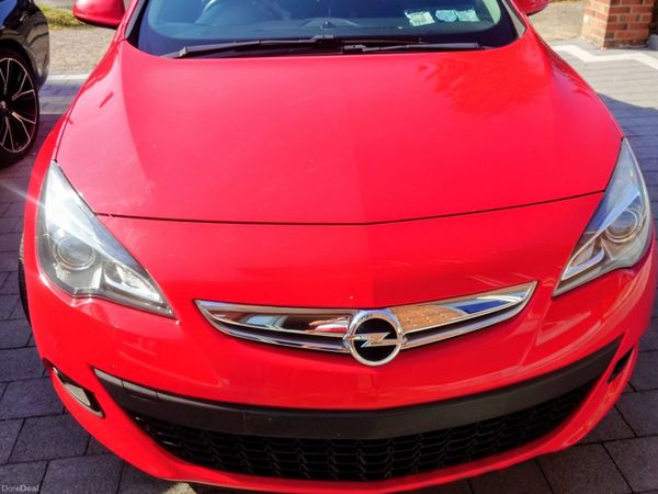 Opel Astra Hatchback, Diesel, 2013, Red