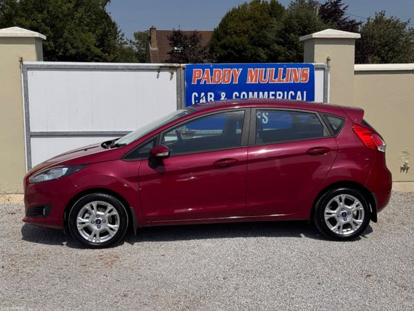 Ford Fiesta Hatchback, Petrol, 2014, Red