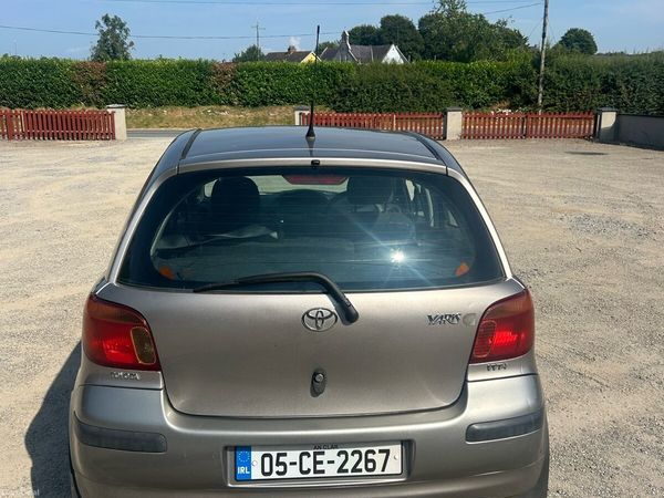 Toyota Yaris Hatchback, Petrol, 2005, Grey