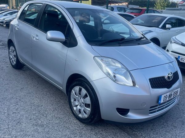 Toyota Yaris Hatchback, Petrol, 2009, Silver
