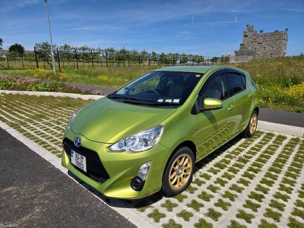 Toyota Aqua Hatchback, Petrol Hybrid, 2016, Green