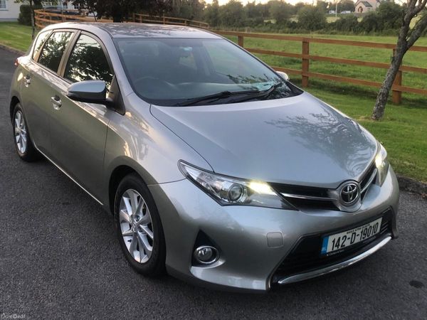 Toyota Auris Hatchback, Diesel, 2014, Grey