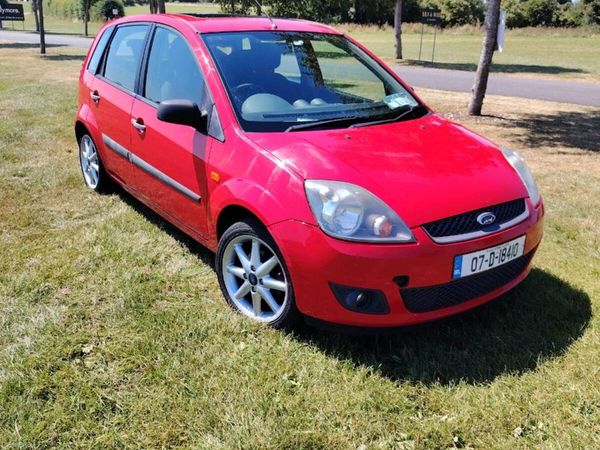 Ford Fiesta Hatchback, Petrol, 2007, Red