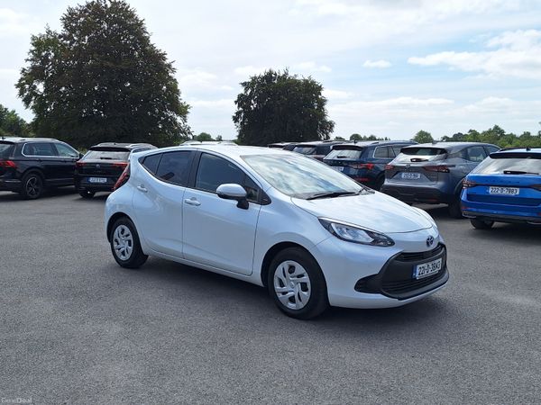 Toyota Aqua Hatchback, Petrol Hybrid, 2022, White